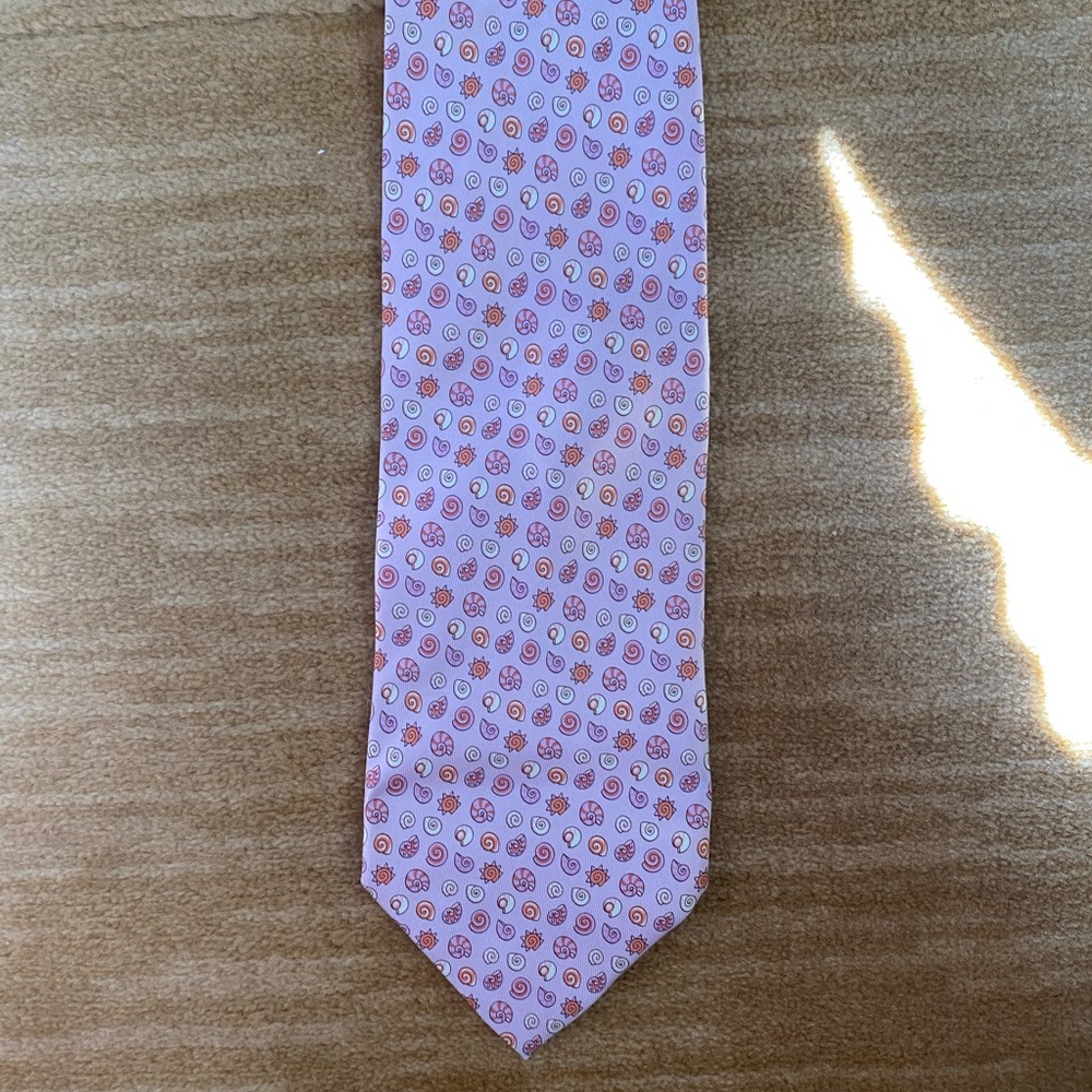 Salvatore Ferragamo men’s 100% silk tie